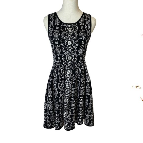 Black And White Design Sweater Dress - Picture 1 of 7